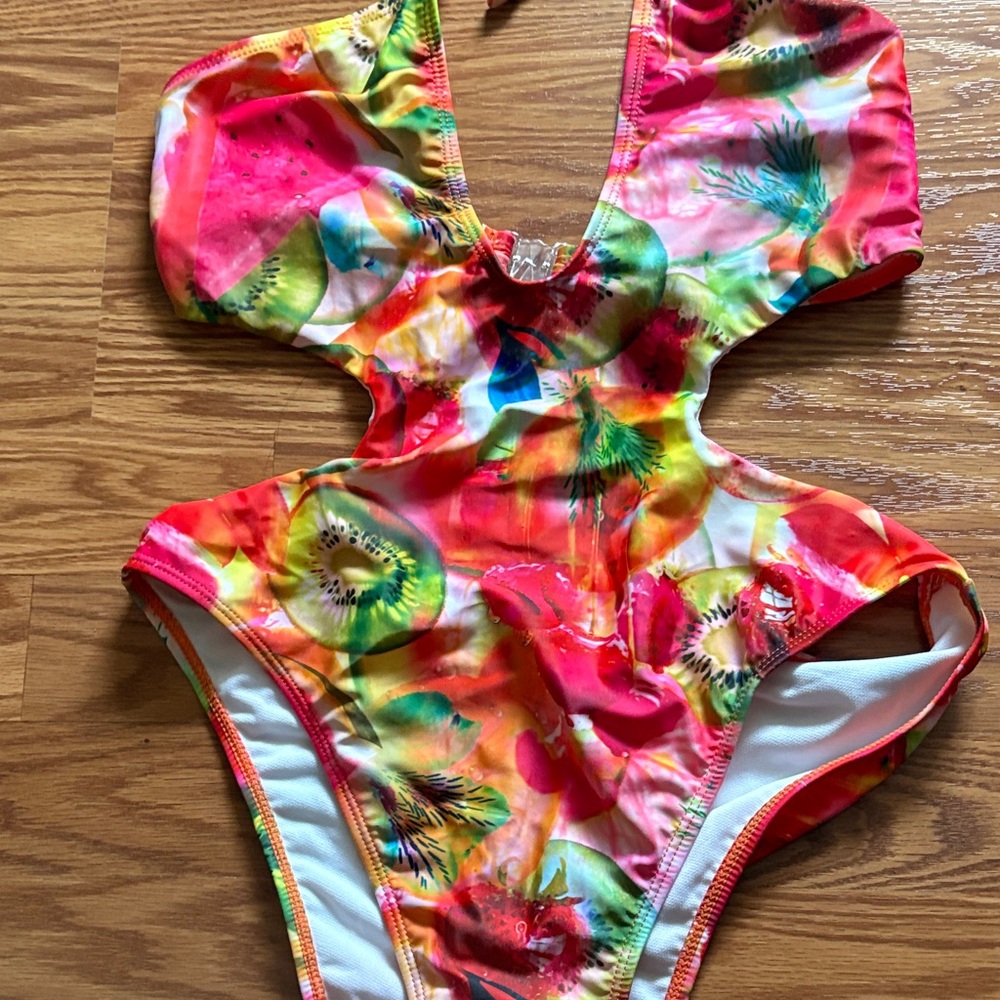 PrettyLittleThing Multicolor Abstract Swimsuit